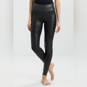 Spanx. Faux Leather Leggings in Black. Size Large.